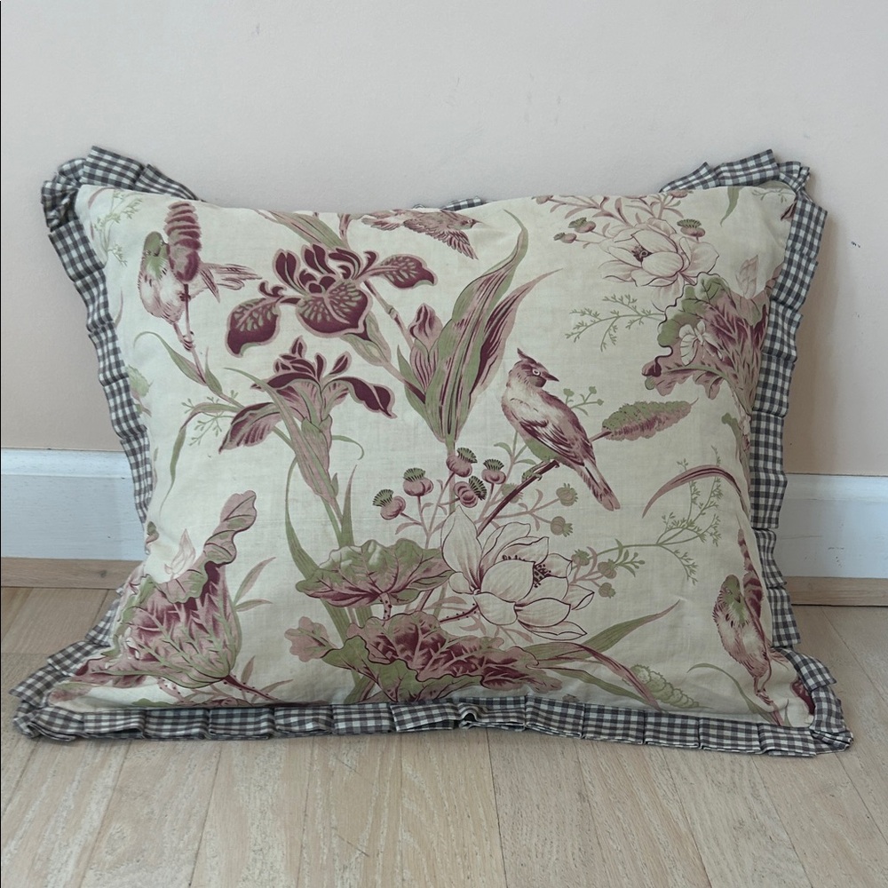 Pillow with removable cover. Perfect condition